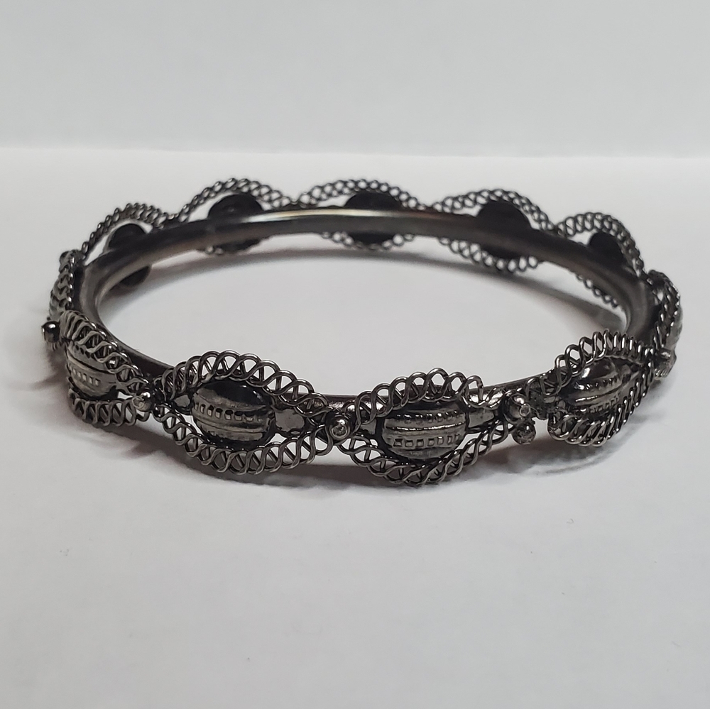 Gray Bangle Bracelet with wiring around circle